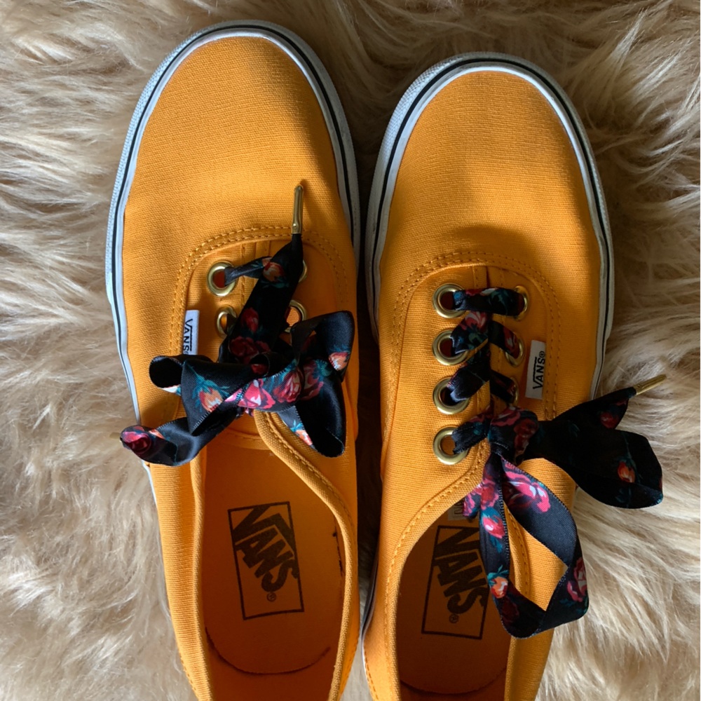 VANS. WOMENS 8.0